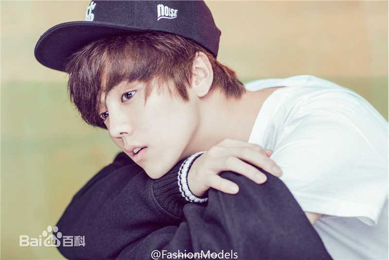 鹿晗(LUHAN)精选时尚图册