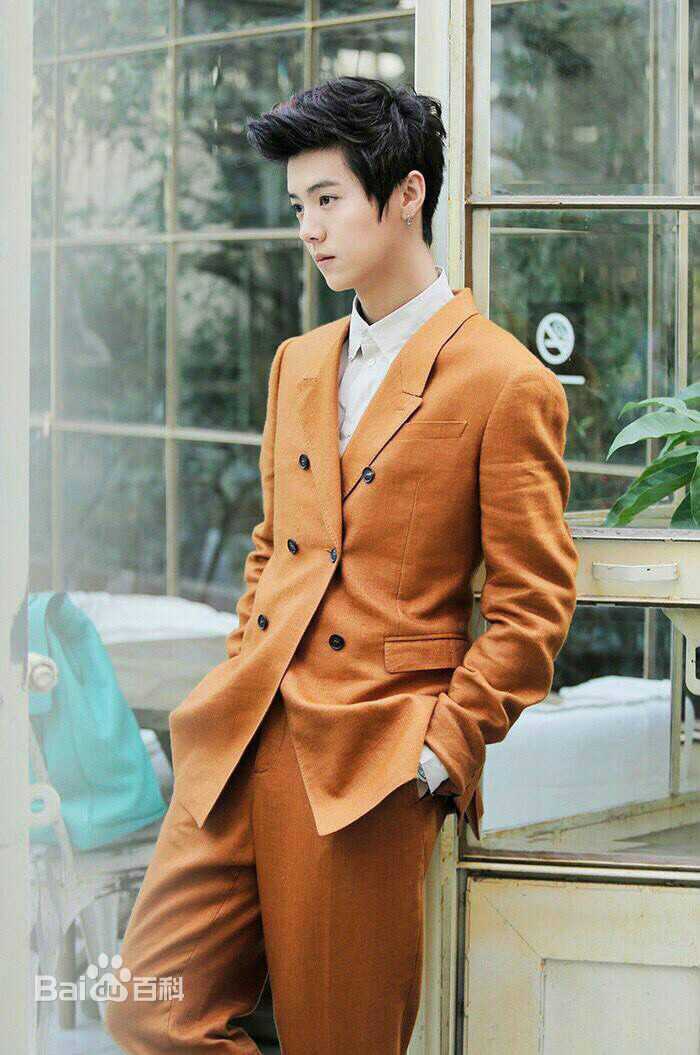 鹿晗(LUHAN)精选时尚图册