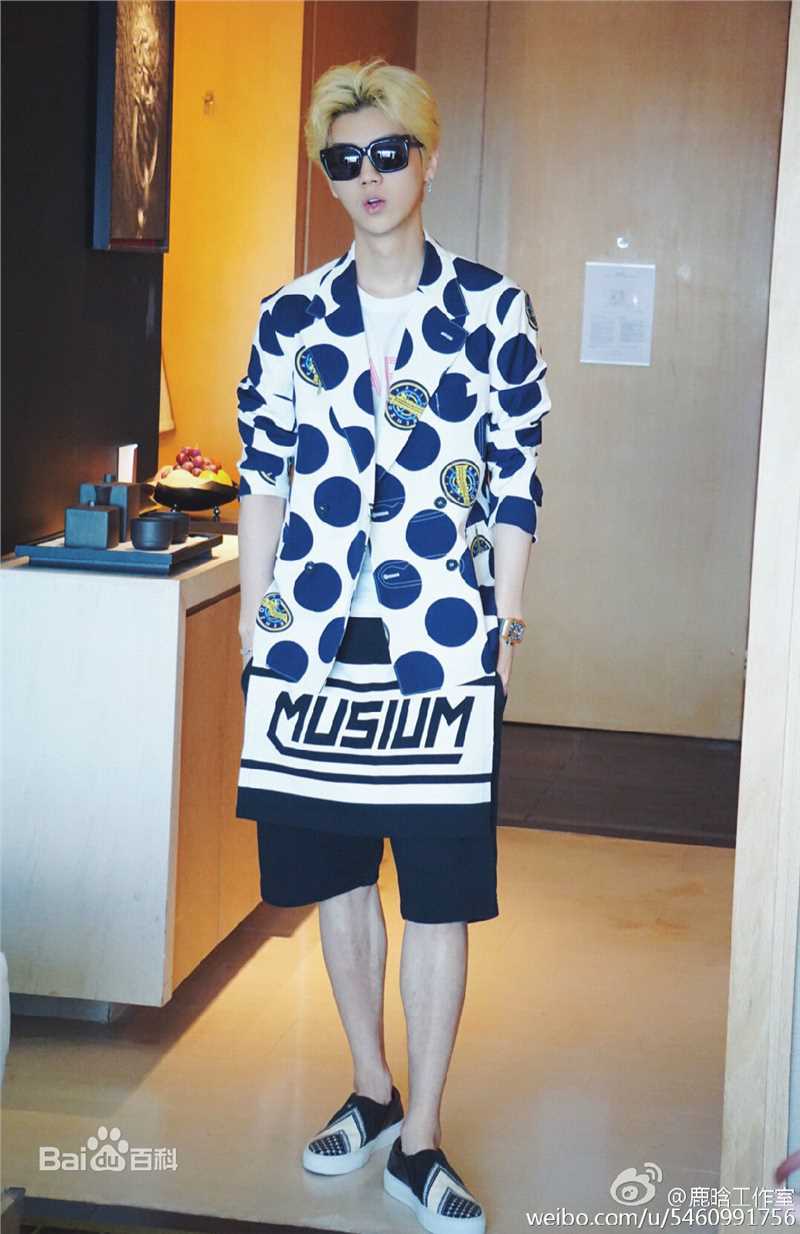 鹿晗(LUHAN)生活图片图册