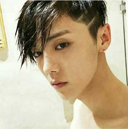 鹿晗(LUHAN)生活图片图册