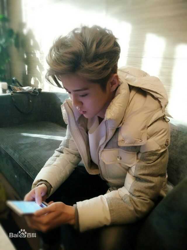 鹿晗(LUHAN)生活图片图册