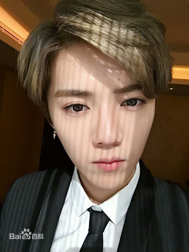 鹿晗(LUHAN)生活图片图册