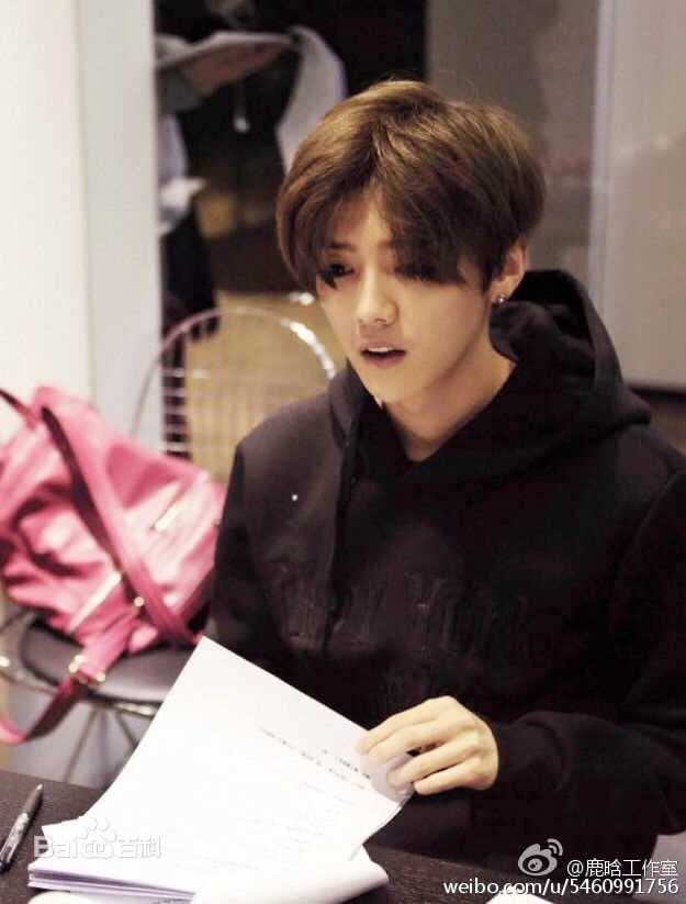 鹿晗(LUHAN)生活图片图册