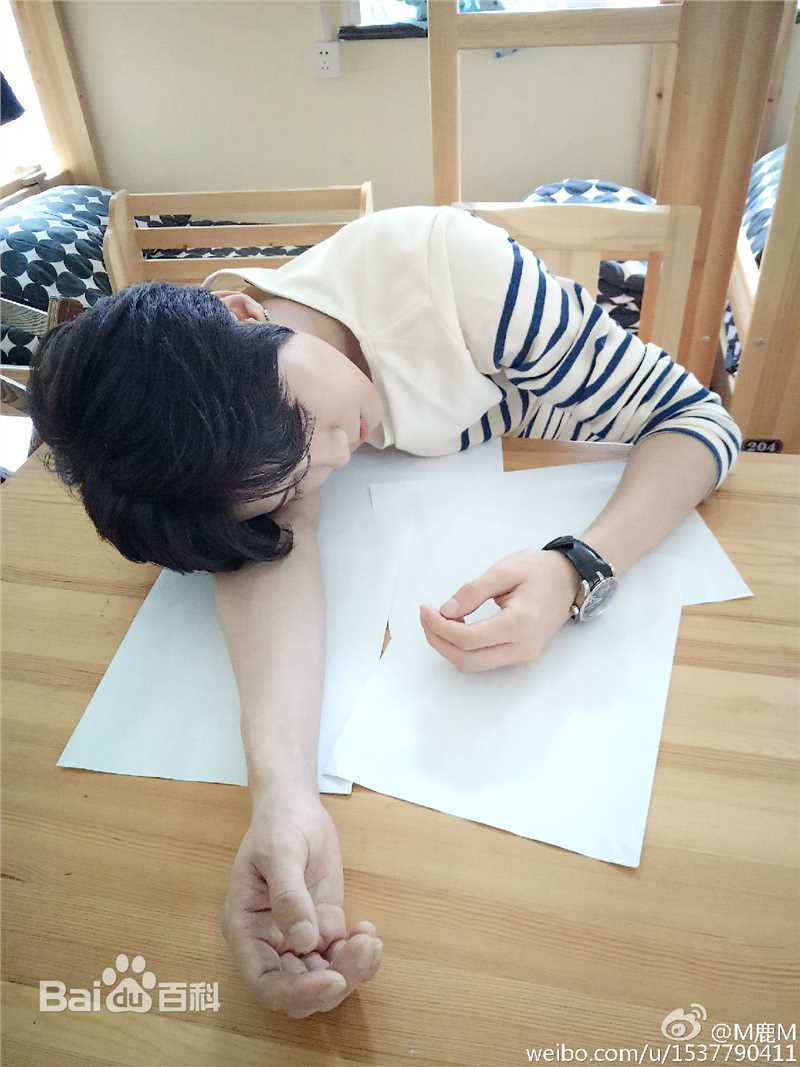 鹿晗(LUHAN)生活图片图册