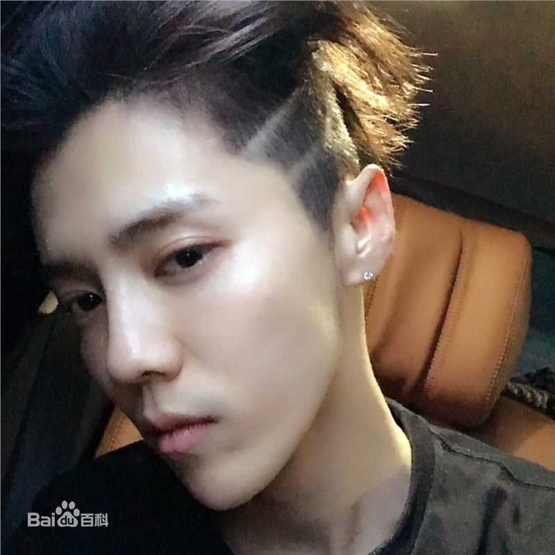 鹿晗(LUHAN)生活图片图册