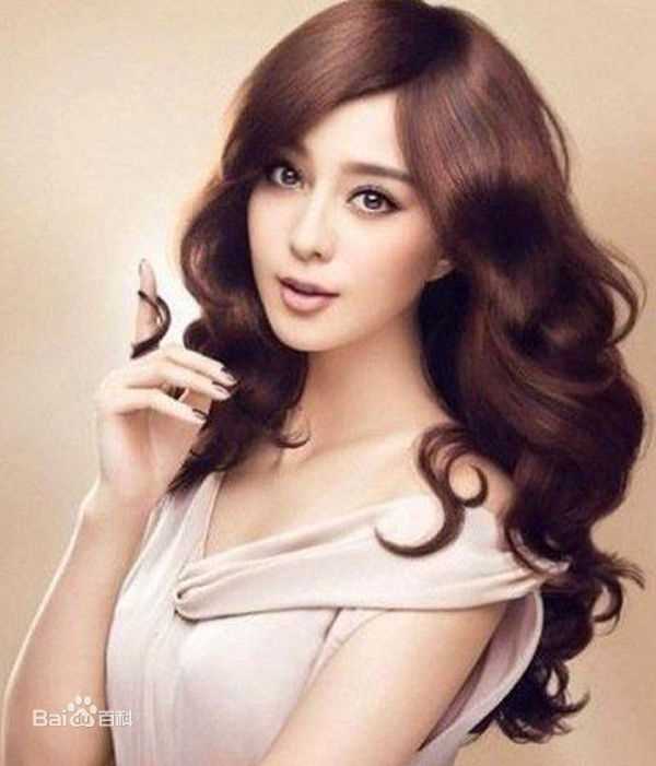 范冰冰(Fan Bingbing)在活动《代言瑞贝卡假发》中的