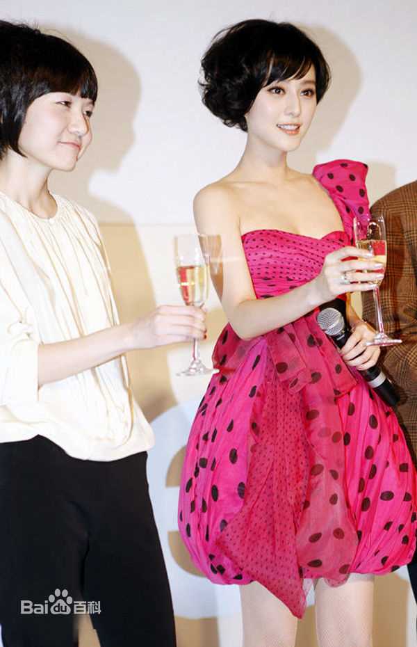 范冰冰(Fan Bingbing)在活动《代言瑞贝卡假发》中的