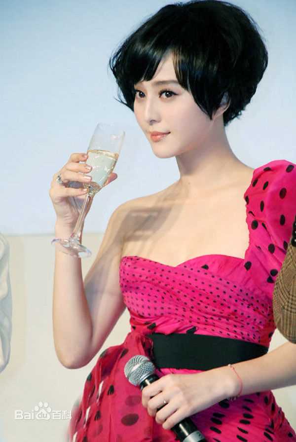 范冰冰(Fan Bingbing)在活动《代言瑞贝卡假发》中的