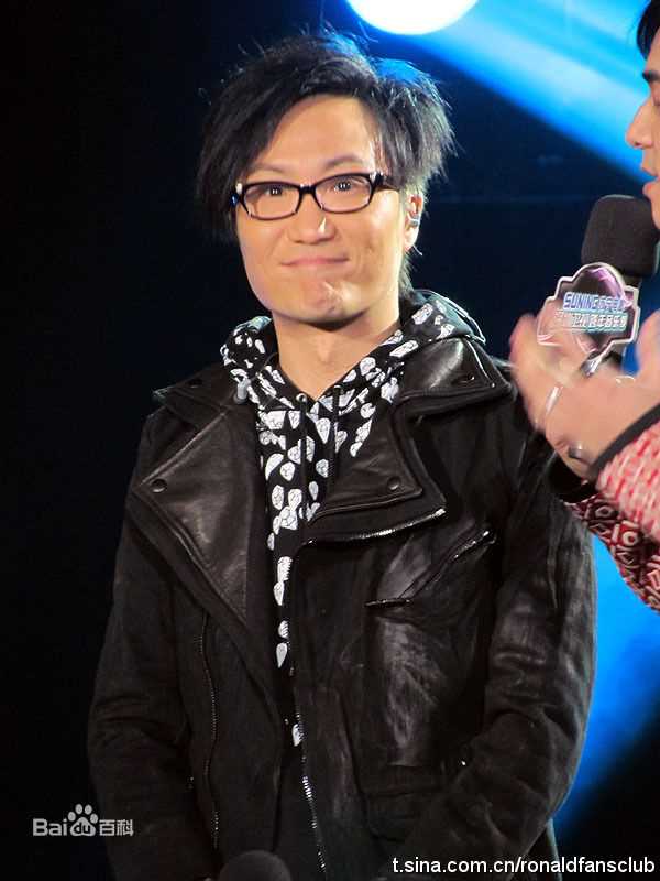 郑中基(Ronald Cheng)2011深圳卫视跨年音乐会壁纸壁纸