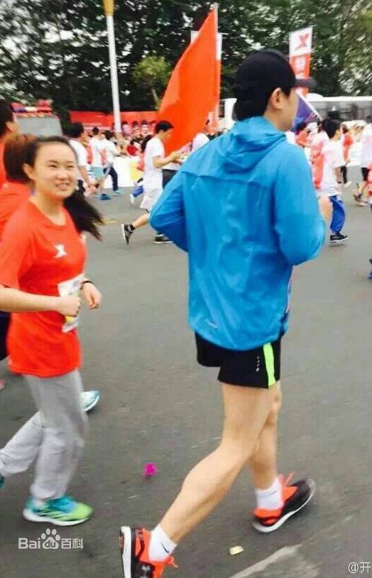沈腾参加海南马拉松素颜照相册