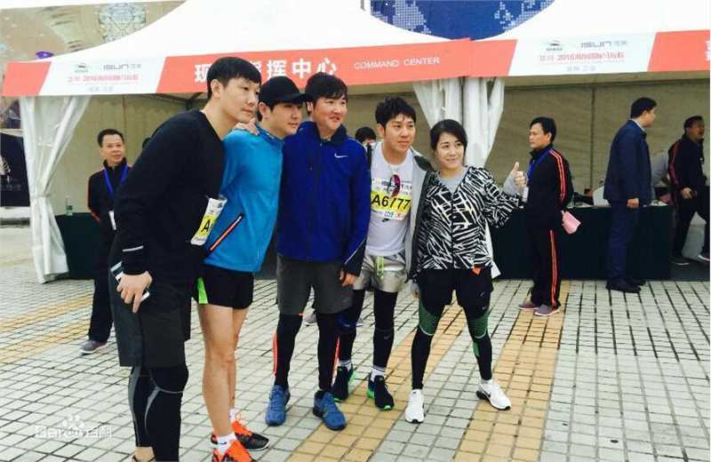 沈腾参加海南马拉松素颜照相册