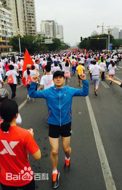 沈腾参加海南马拉松素颜照相册