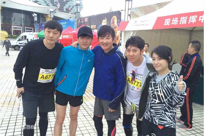 沈腾参加海南马拉松素颜照相册