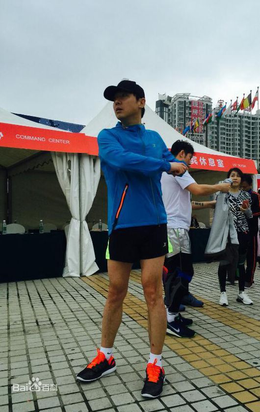 沈腾参加海南马拉松素颜照相册