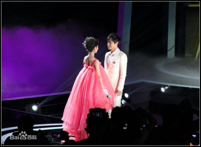 佟丽娅(Tong Liya、 Liliya)金鹰节图片图集