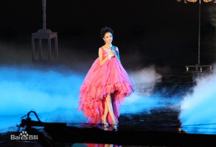 佟丽娅(Tong Liya、 Liliya)金鹰节图片图集