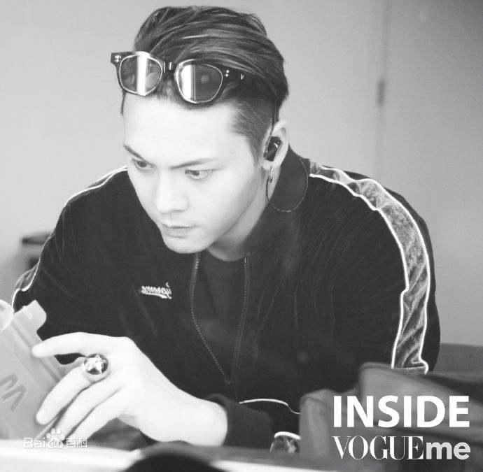 陈伟霆(William Chan)演唱会后台纪实素颜照壁纸