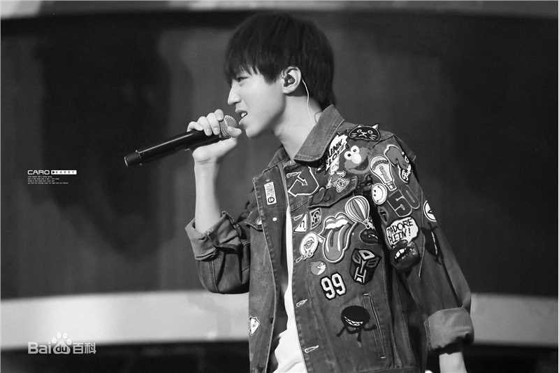 王俊凯(Karry)两周年粉丝见面会性感图片图集