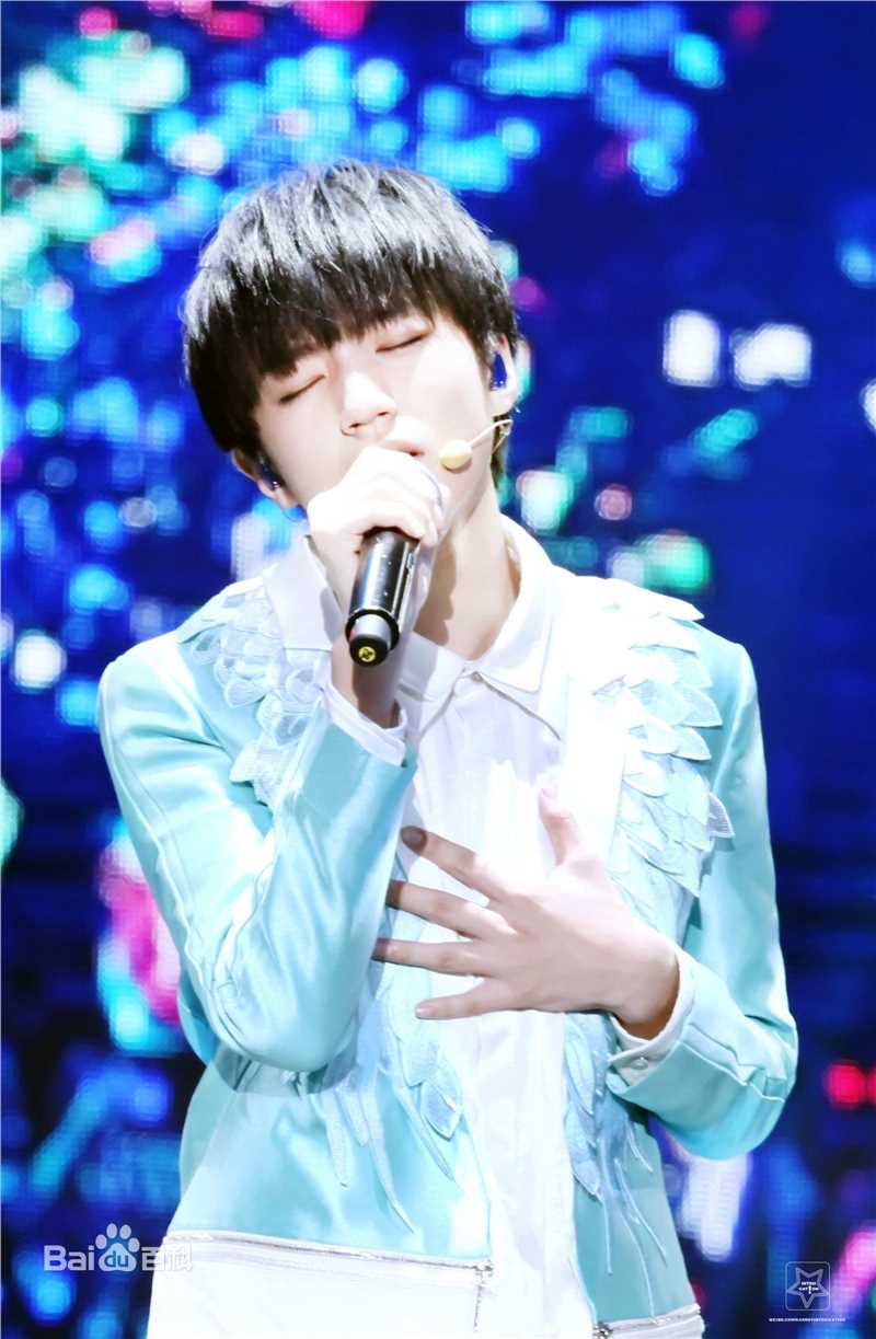 王俊凯(Karry)两周年粉丝见面会性感图片图集