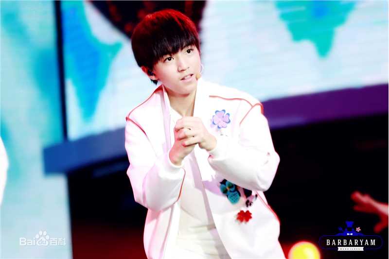 王俊凯(Karry)两周年粉丝见面会性感图片图集