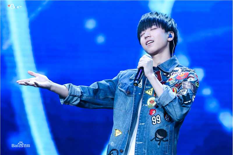 王俊凯(Karry)两周年粉丝见面会性感图片图集