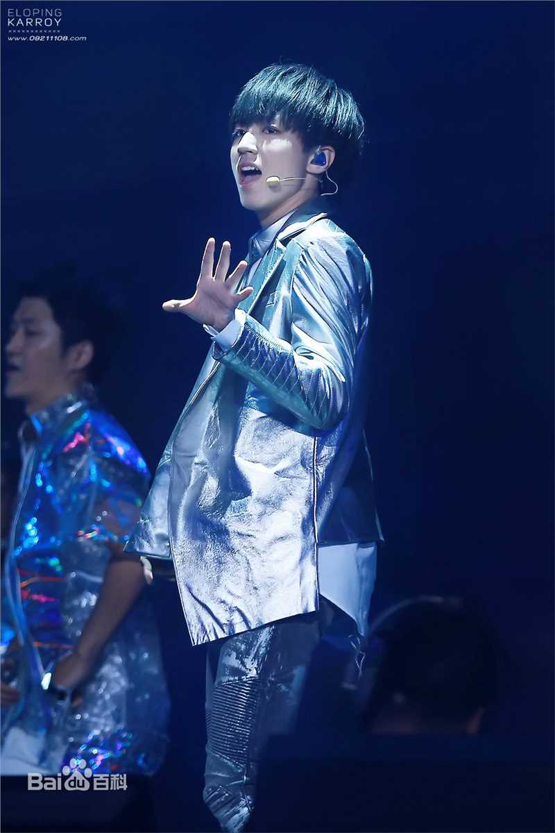 王俊凯(Karry)两周年粉丝见面会性感图片图集