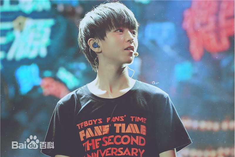 王俊凯(Karry)两周年粉丝见面会性感图片图集