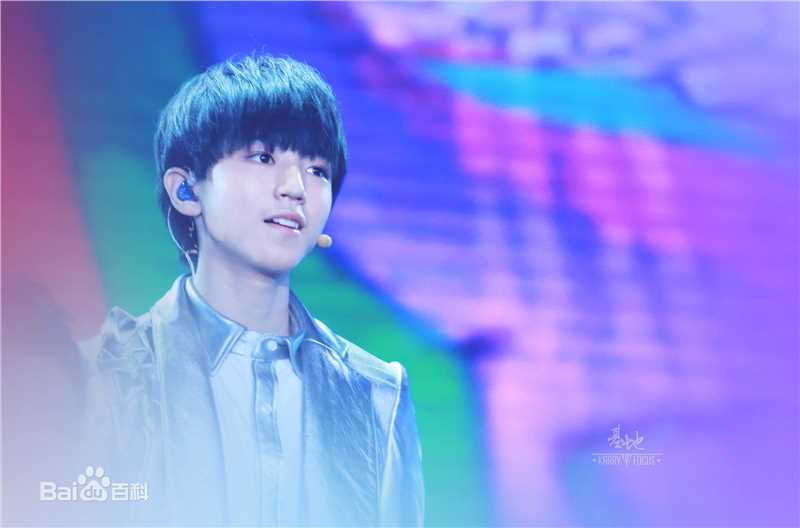 王俊凯(Karry)两周年粉丝见面会性感图片图集