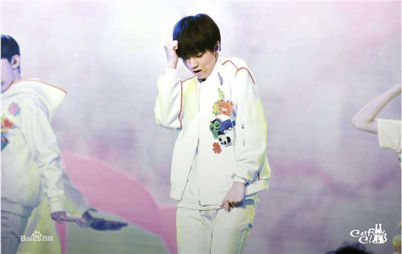 王俊凯(Karry)两周年粉丝见面会性感图片图集