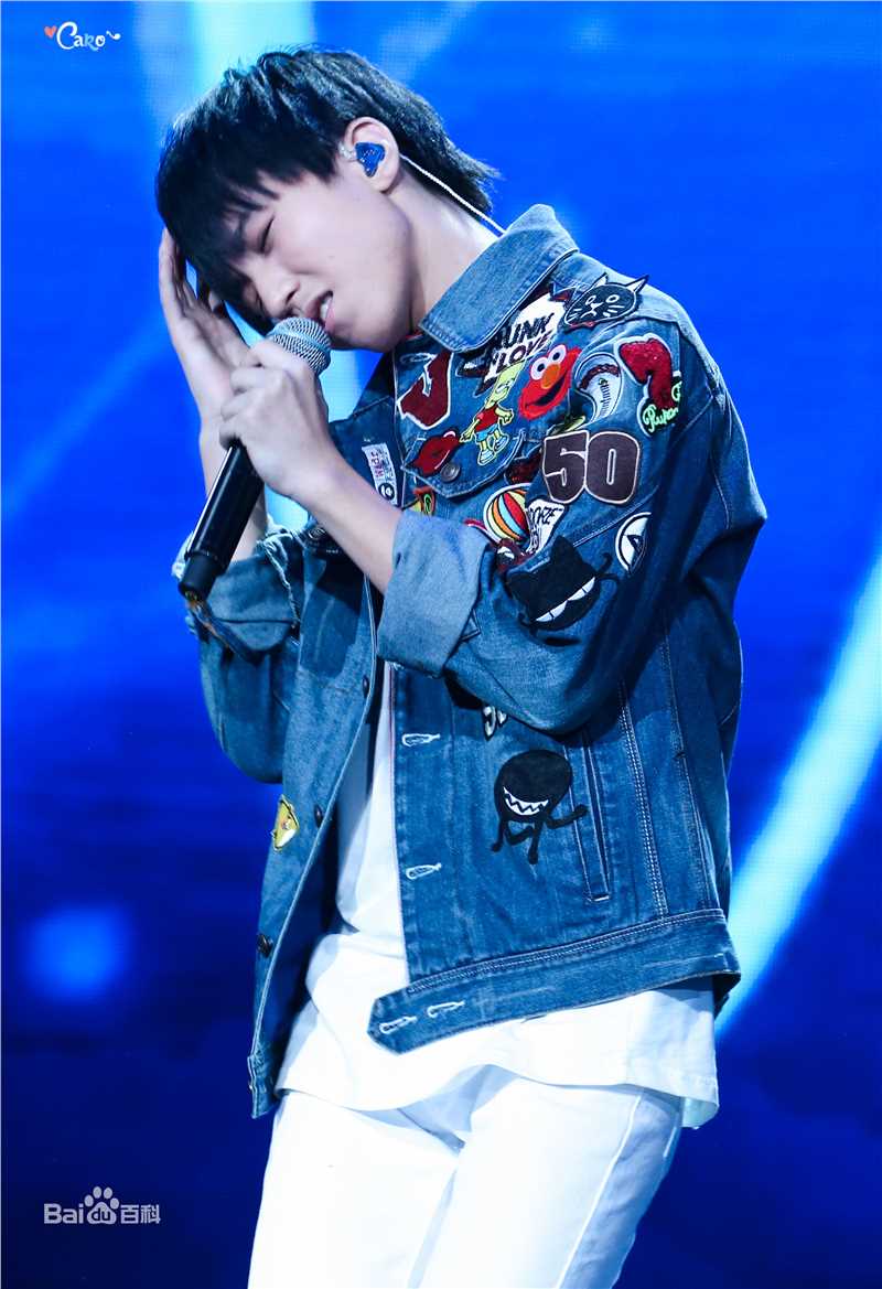 王俊凯(Karry)两周年粉丝见面会性感图片图集