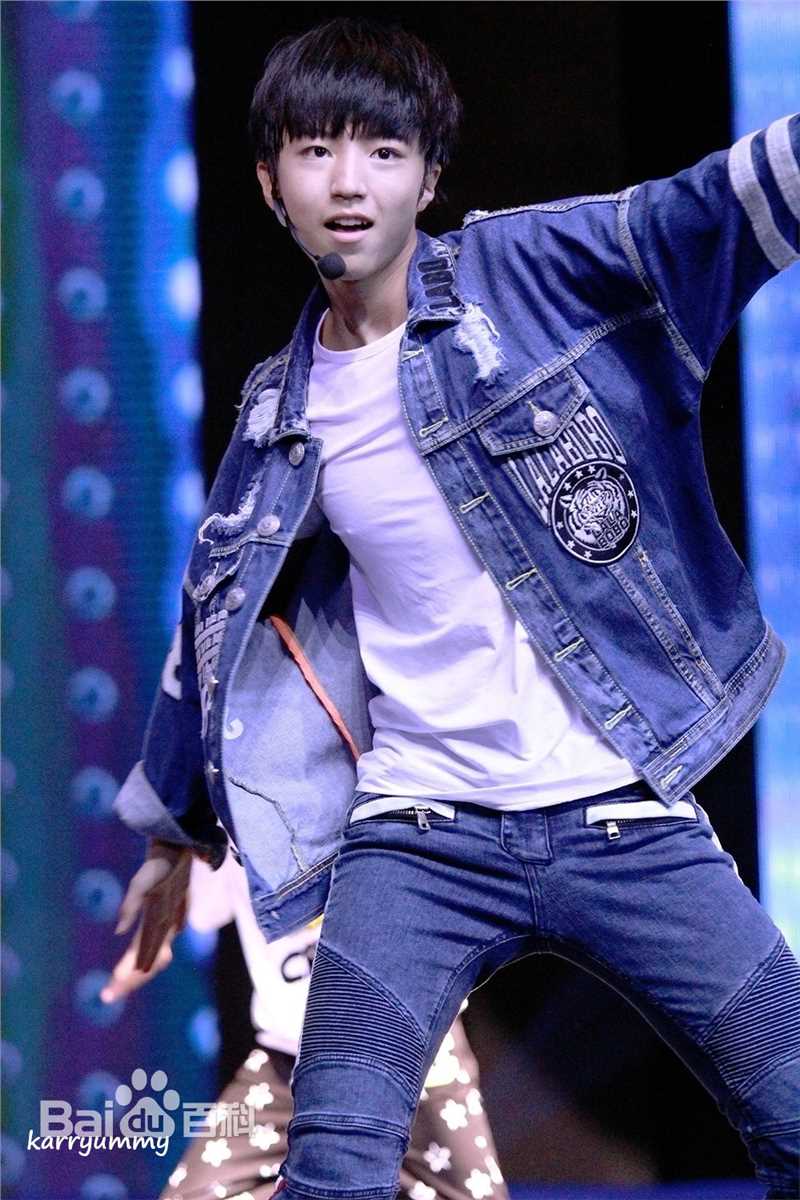 王俊凯(Karry)十六岁生日会前后照片