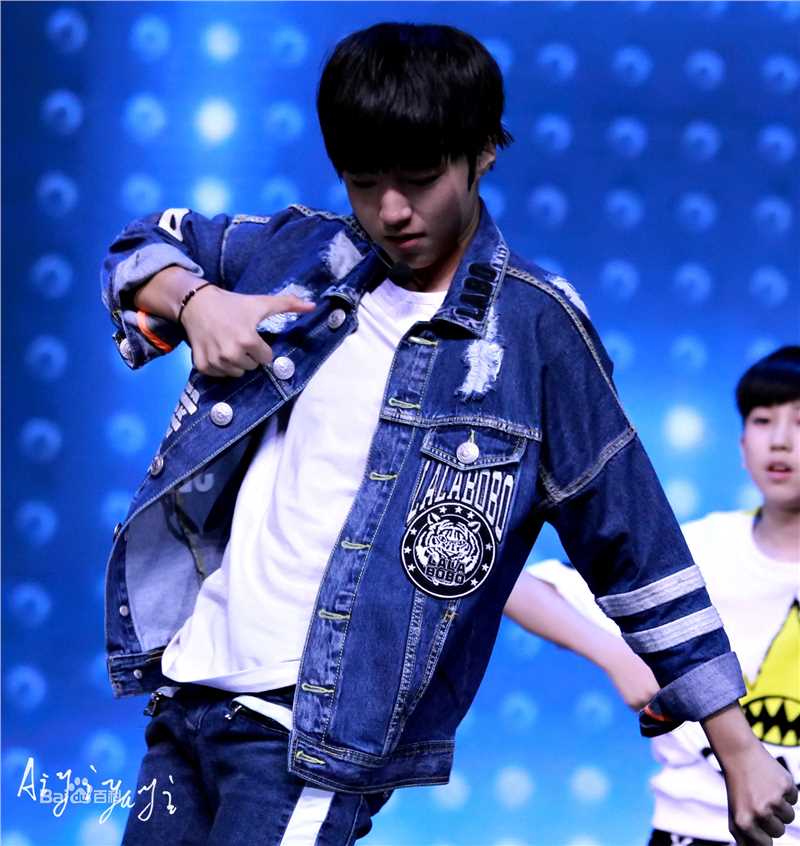 王俊凯(Karry)十六岁生日会前后照片