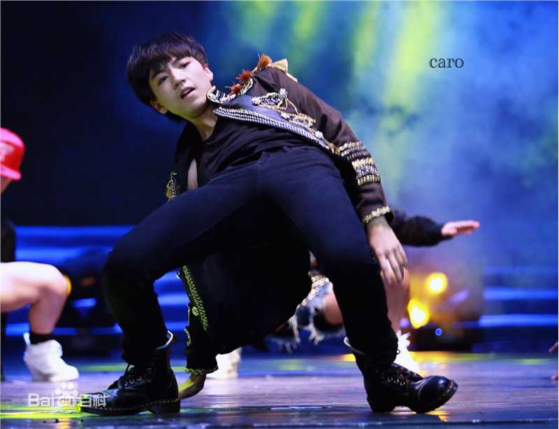 王俊凯(Karry)十六岁生日会前后照片