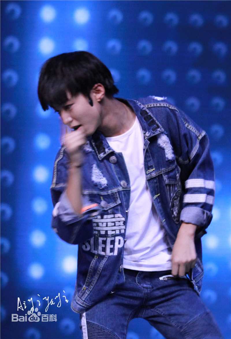 王俊凯(Karry)十六岁生日会前后照片