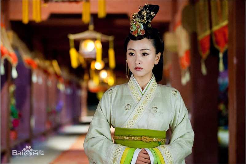 杨蓉(Yang Rong)陆贞传奇饰萧唤云前后照片