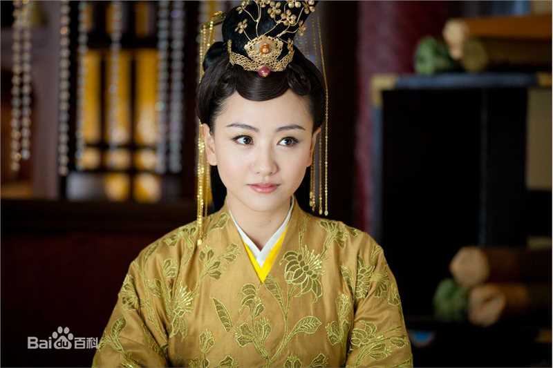 杨蓉(Yang Rong)陆贞传奇饰萧唤云前后照片