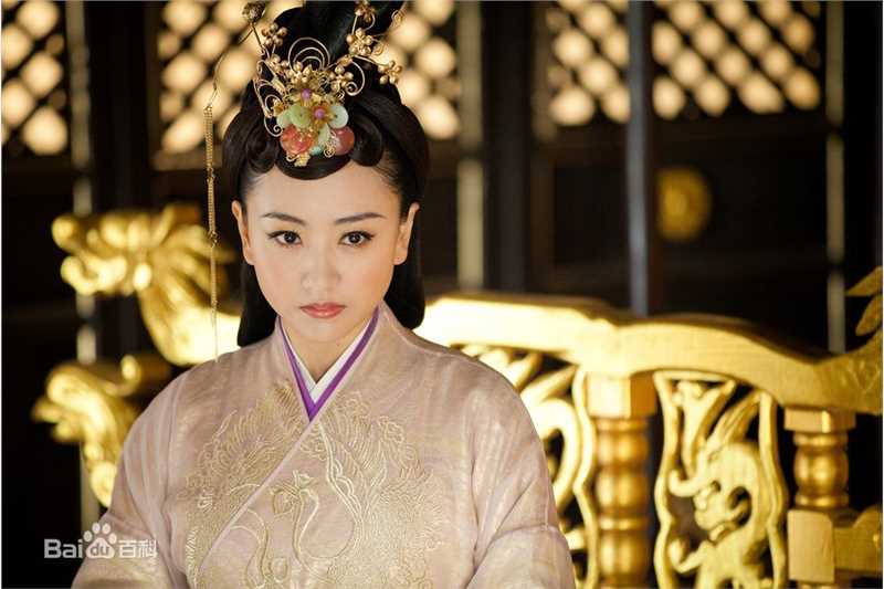 杨蓉(Yang Rong)陆贞传奇饰萧唤云前后照片