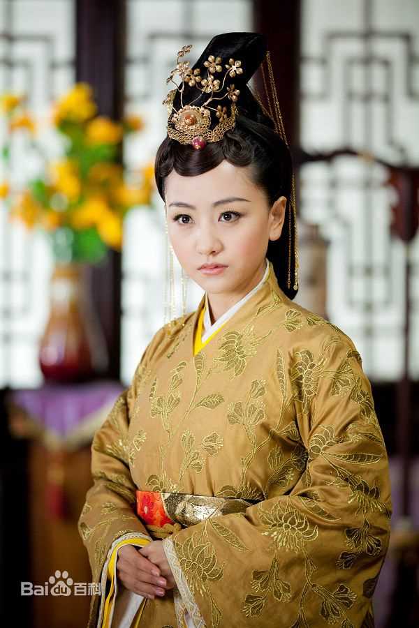 杨蓉(Yang Rong)陆贞传奇饰萧唤云前后照片