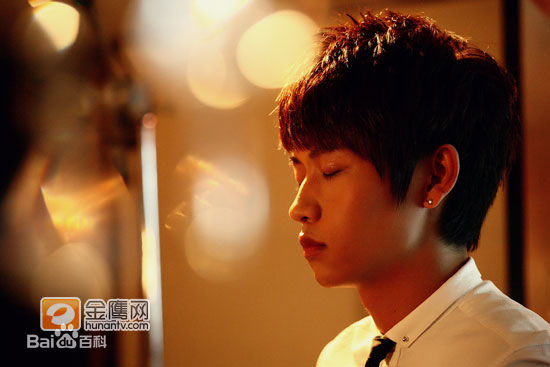 最新魏晨(Vision Wei)在《一起又看流星雨》饰叶烁中的壁纸