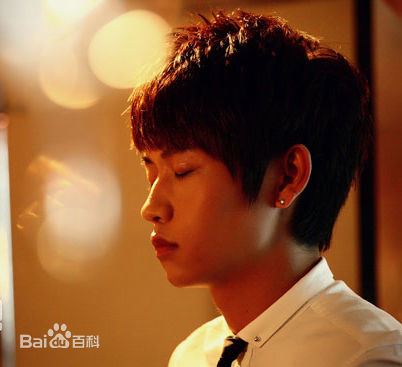 最新魏晨(Vision Wei)在《一起又看流星雨》饰叶烁中的壁纸