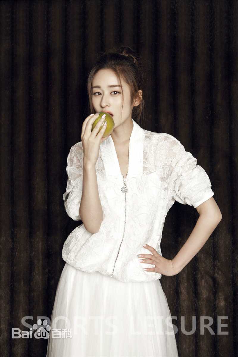 颖儿《时尚芭莎》图册