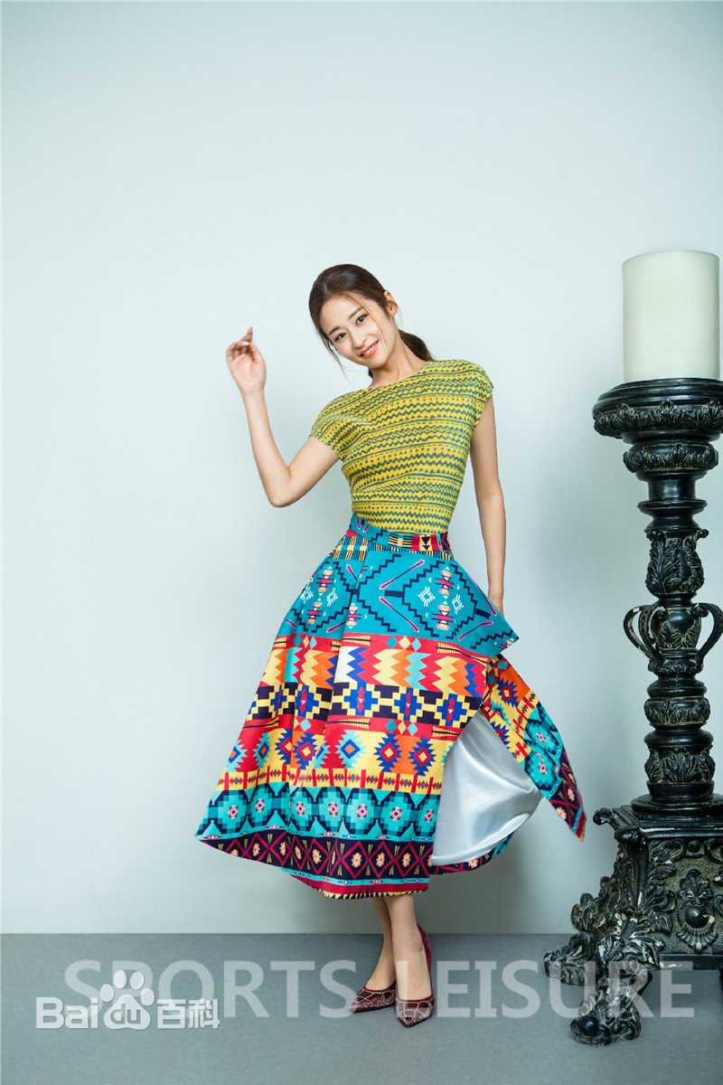 颖儿《时尚芭莎》图册