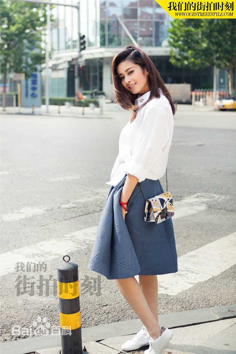 颖儿《时尚芭莎》图册