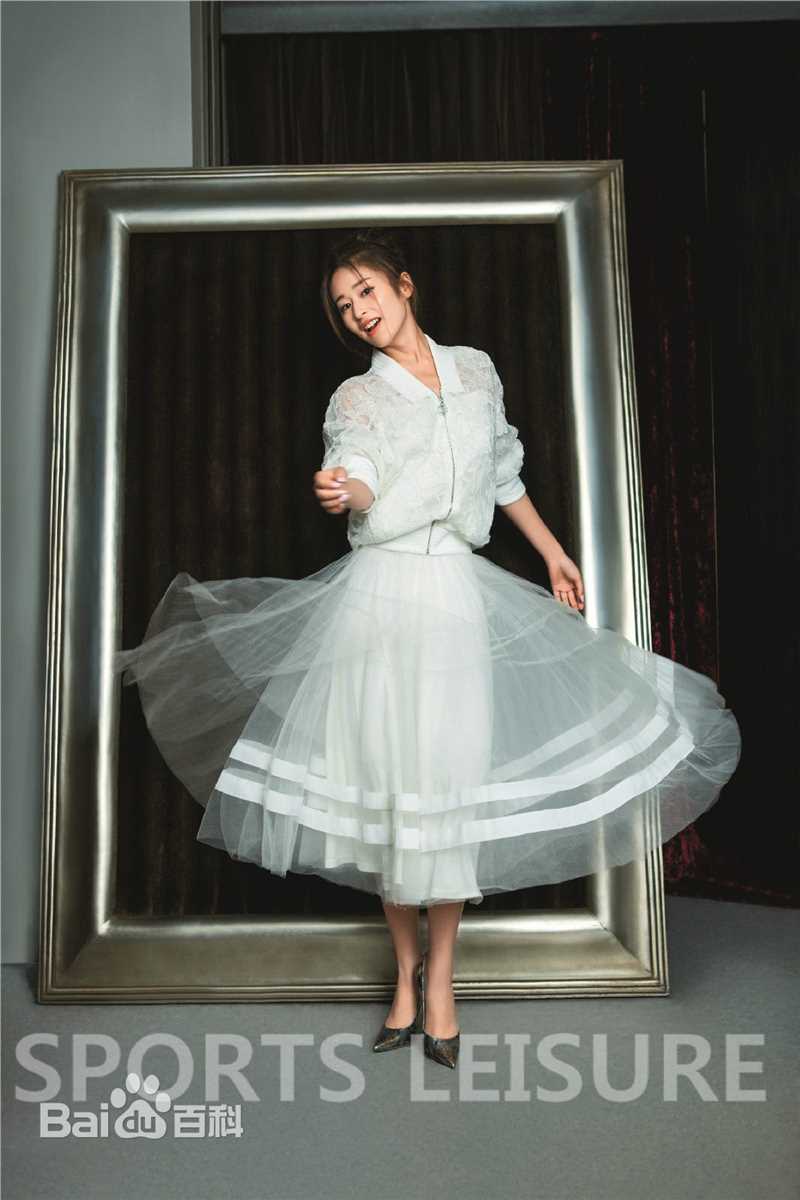 颖儿《时尚芭莎》图册