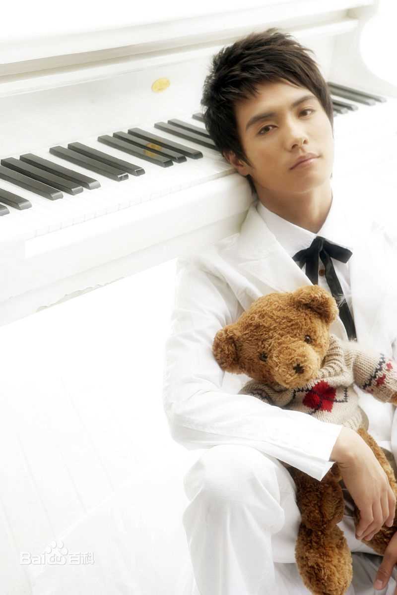 最新马天宇(Ray Ma)在专辑《宇光十色》中的壁纸