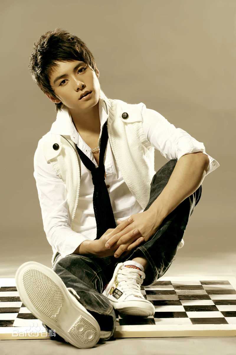 最新马天宇(Ray Ma)在专辑《宇光十色》中的壁纸