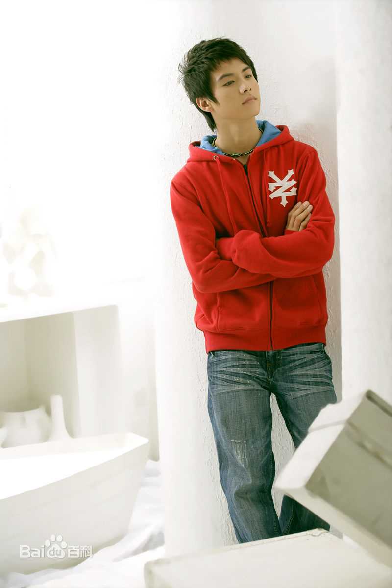 最新马天宇(Ray Ma)在专辑《宇光十色》中的壁纸