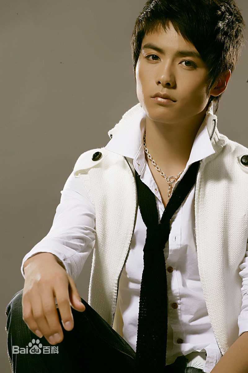 最新马天宇(Ray Ma)在专辑《宇光十色》中的壁纸