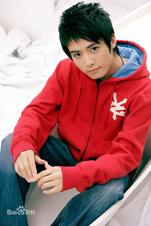 最新马天宇(Ray Ma)在专辑《宇光十色》中的壁纸