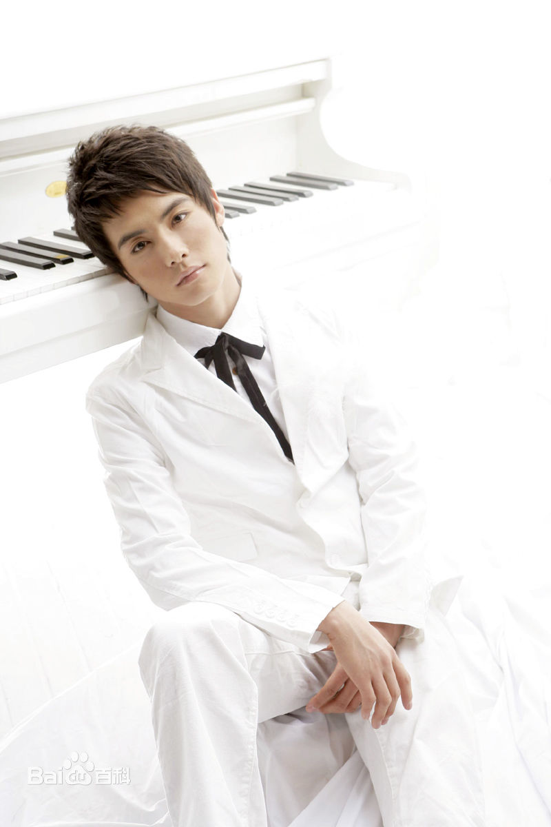 最新马天宇(Ray Ma)在专辑《宇光十色》中的壁纸